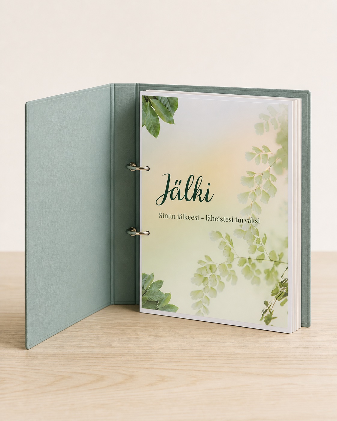 Avattu vaaleanvihreä JÄLKI-kansio vaalealla puupöydällä